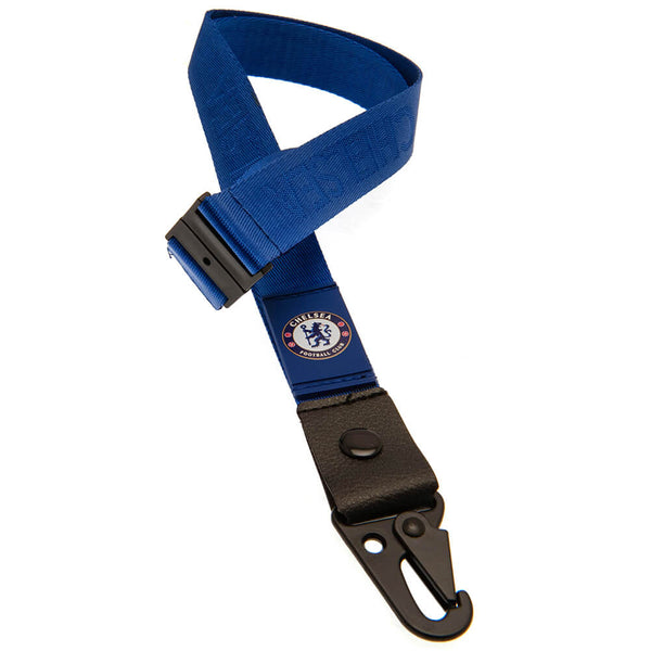 Blå Chelsea FC nøgleholder med logo, teksten "CHELSEA", metalclip og sort læderdetalje.