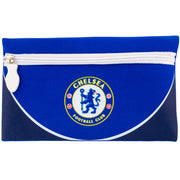 Blåt Chelsea FC penalhus med logo, hvid lynlås og mørkere blå sektion. Officielt licenseret.