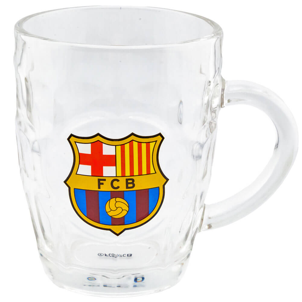 Klar glas med FC Barcelona-logoen foran, viser klubmærke i farverne rød, gul og blå.