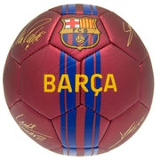 FC Barcelona bold i rød og blå med klublogo og autografer på overfladen.