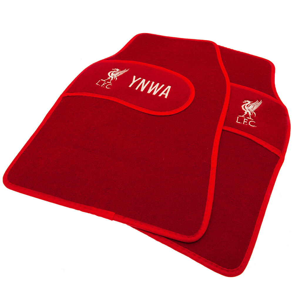To røde bilmåtter med Liverbird-logo og "YNWA" tekst. Røde kanter, Liverpool FC design.