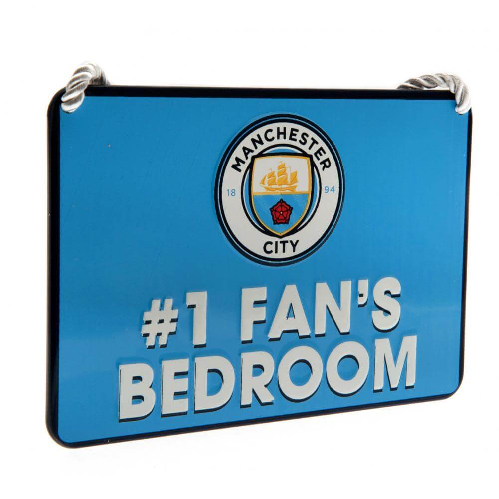 Blåt skilt med Manchester City logo og teksten "#1 FAN'S BEDROOM" i hvid.