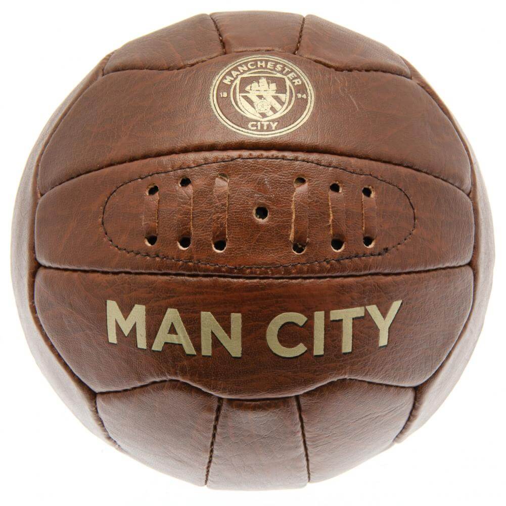 Brun læderfodbold med "MANCHESTER CITY" logo, synlige syninger og lufthuller.