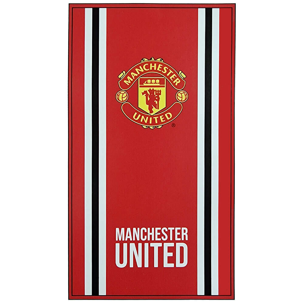 Rødt håndklæde med Manchester United-logo, sorte og hvide striber, "MANCHESTER UNITED" i hvidt nederst.