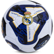 Fodbold med Real Madrid logo, sort, hvid og blå mønster. Størrelse 5 angivet på bolden.
