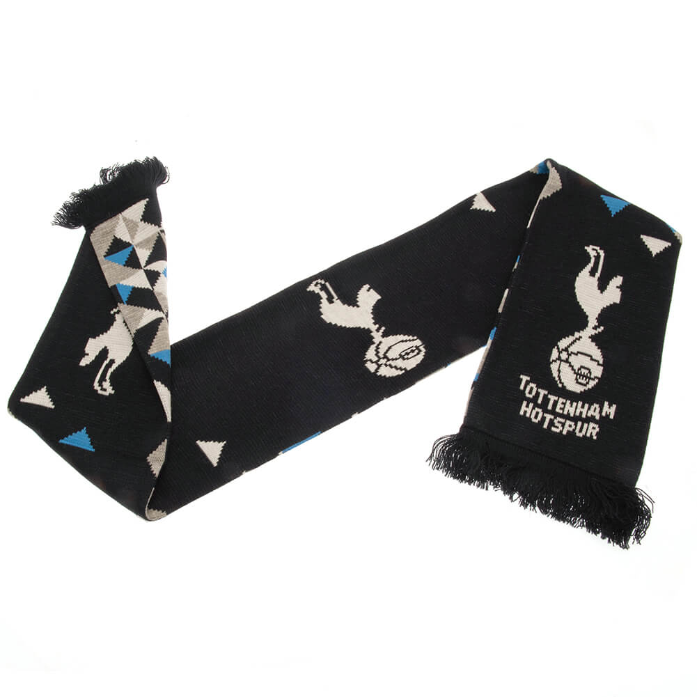 Sort Tottenham Hotspur halstørklæde med blå/grå mønstre, logo, tekst og frynser.