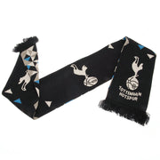 Sort Tottenham Hotspur halstørklæde med blå/grå mønstre, logo, tekst og frynser.