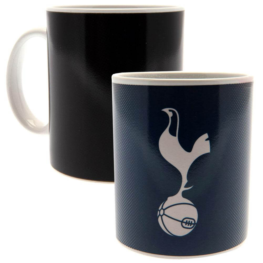Sort krus og blå krus med Tottenham Hotspur-logo og tekst "TOTTENHAM HOTSPUR".