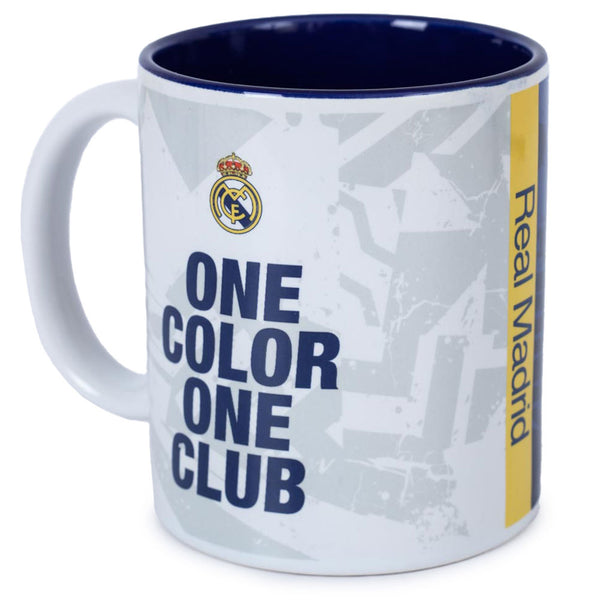 Keramisk Real Madrid krus med logo, tekst "ONE COLOR ONE CLUB" og "Real Madrid" på gul stribe.