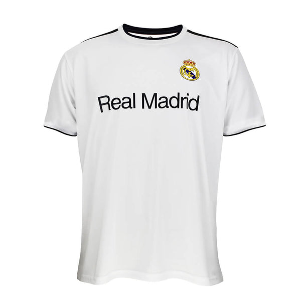 Hvid T-shirt med sort "Real Madrid" tekst og logo. Rund hals, sorte detaljer på ærmerne.
