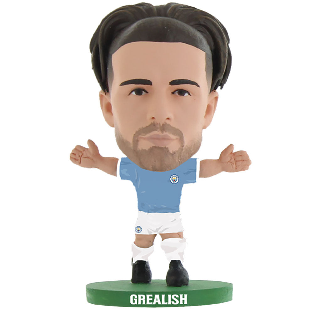 Fodboldfigur med stort hoved i Manchester City-uniform på grøn base med teksten "Grealish".