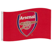 Rødt rektangulært flag med Arsenal-logo i midten og en stribe til venstre med to metaløjer til ophæng.