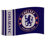 Chelsea FC flag med blåt logo og løve i midten, "Chelsea FC" til venstre, øjer til ophængning.