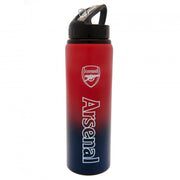 Rød og mørkeblå Arsenal drikkeflaske med logo og tekst, loophåndtag og tud.