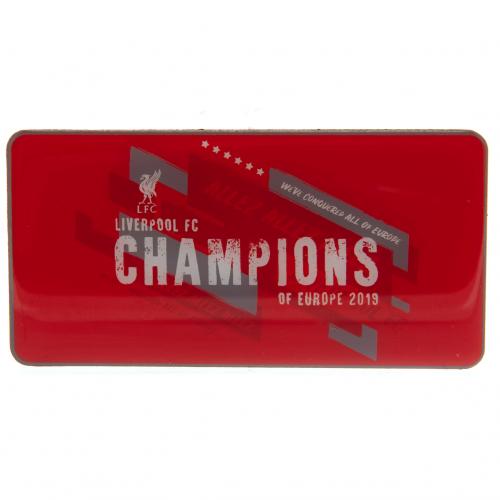 Rød magnet med teksten "CHAMPIONS OF EUROPE 2019" og Liverpool FC-logoet.