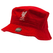 Rød bøllehat med Liverpool FC-logo i hvid, "L.F.C." initialer, og "OSFA" tag. Klassisk stil.