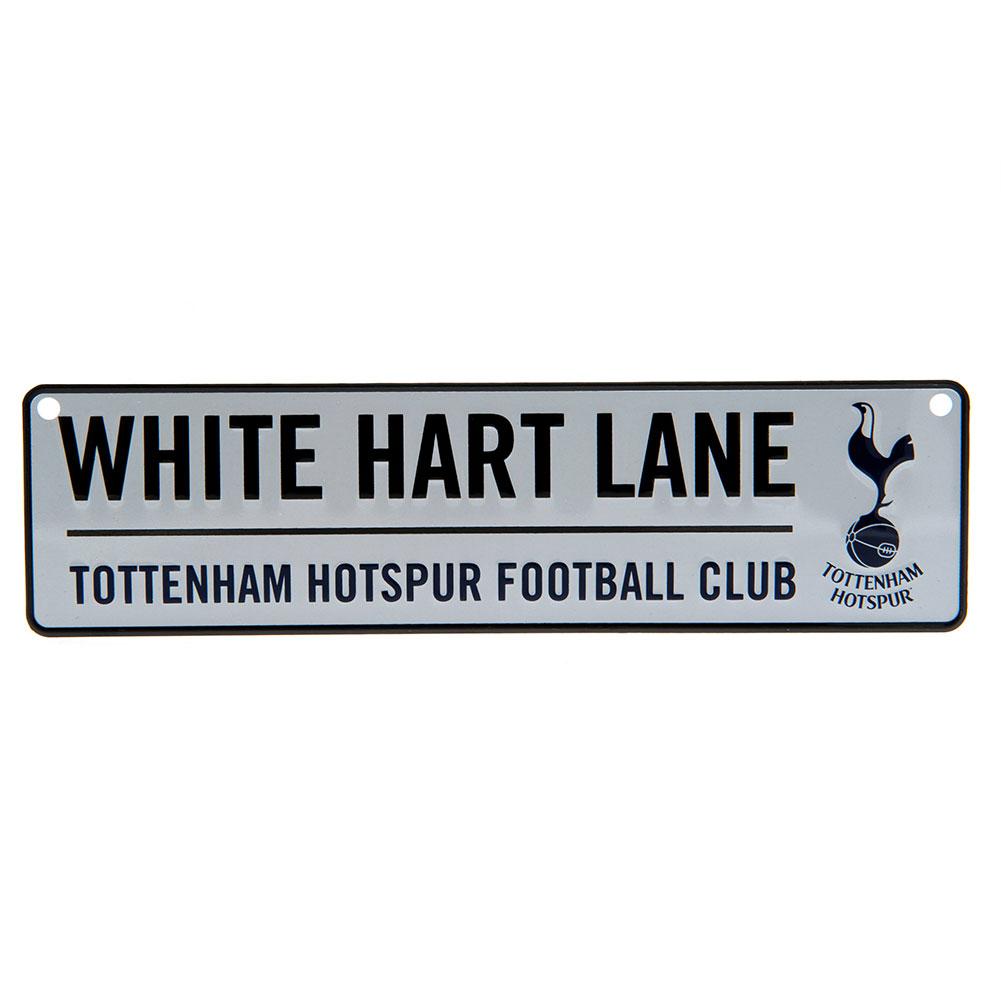 Skilt med teksten "WHITE HART LANE" og "TOTTENHAM HOTSPUR FOOTBALL CLUB" samt logo af hane.