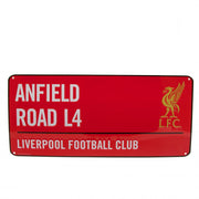 Rød metalskilt med "ANFIELD ROAD L4", "LIVERPOOL FOOTBALL CLUB" og Liverpool FC logo.