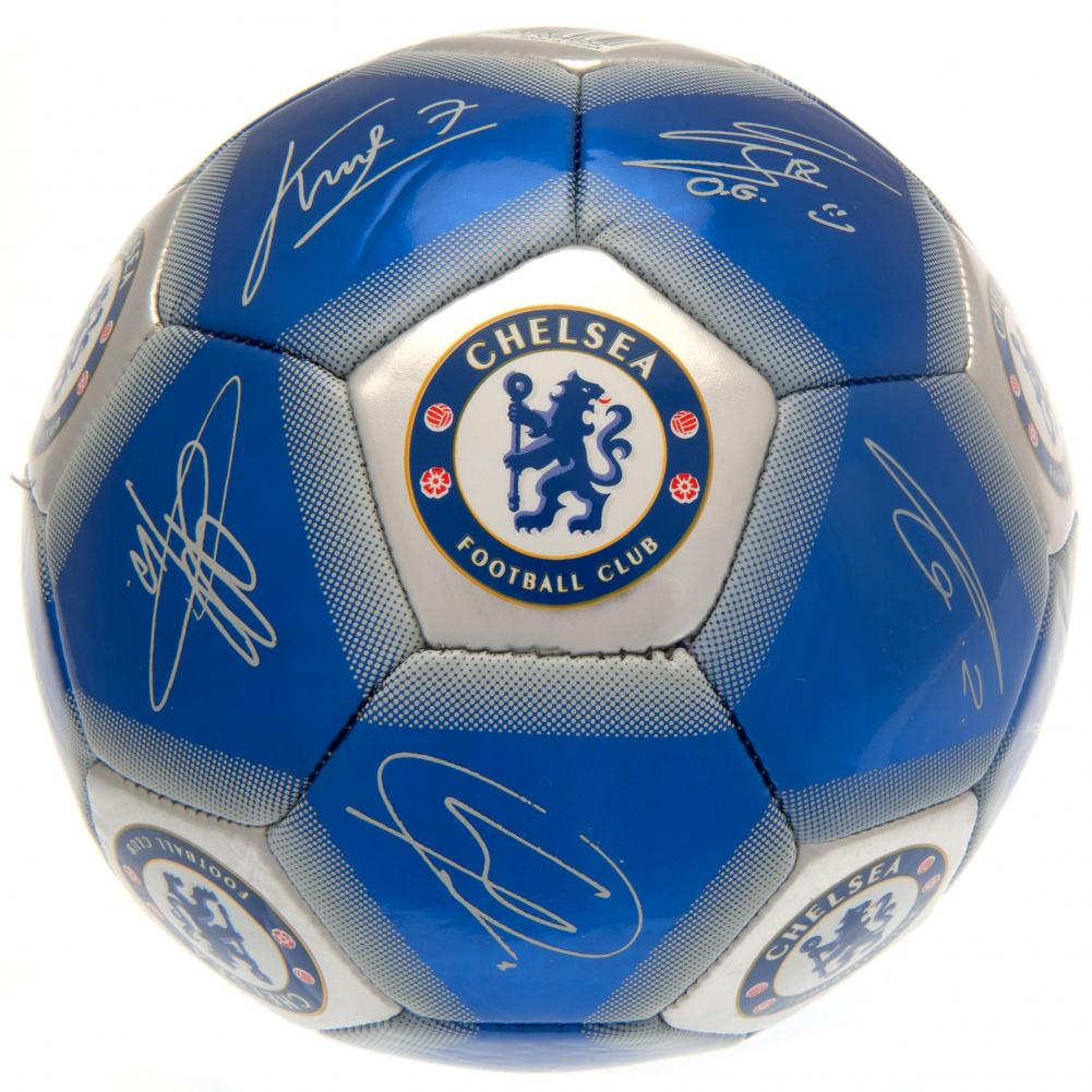 Chelsea FC fodbold med autografer, blå og sølvfarvet, med klublogo og trykte autografer.