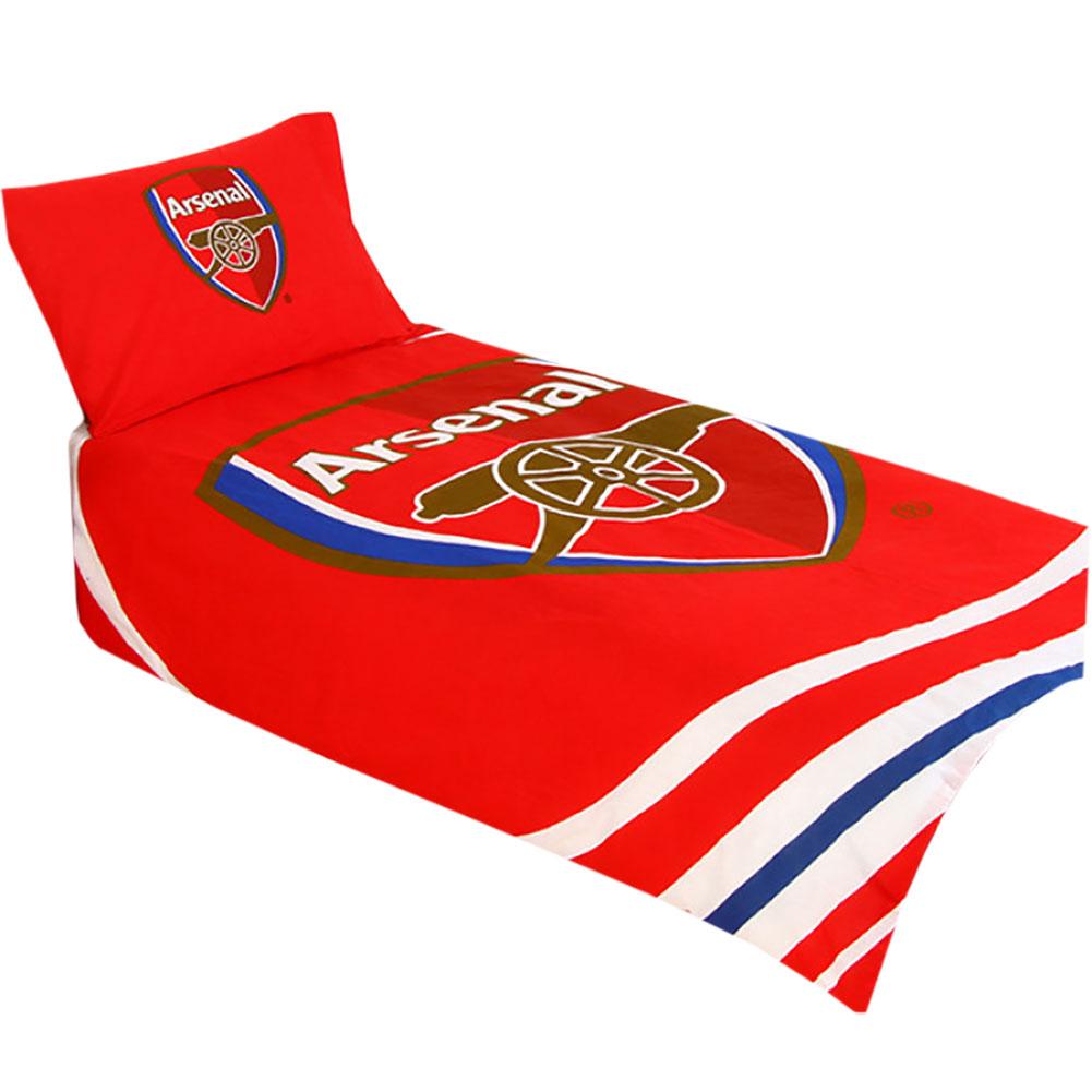Rødt sengetøj med Arsenal FC logo. Dyne og pudebetræk med klubmærke og kanonmotiv.