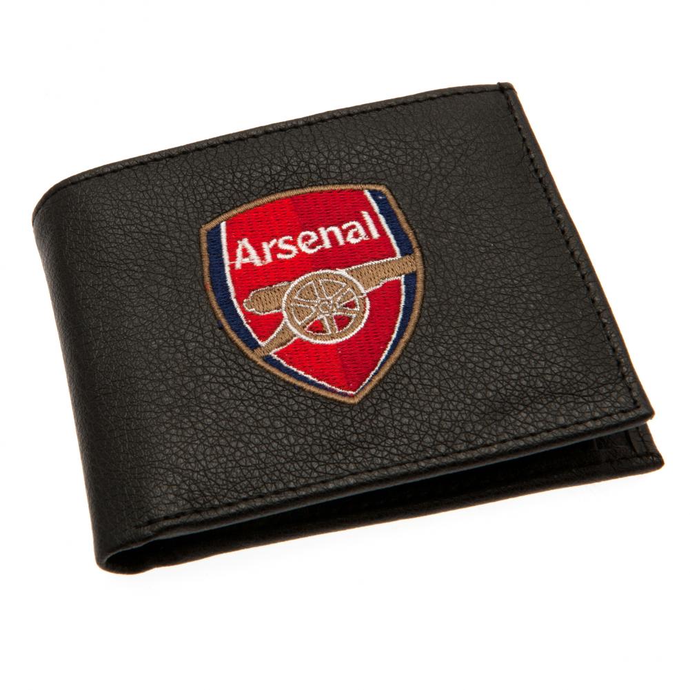 Sort pung med Arsenal-emblem, fin kornet tekstur og syninger langs kanterne.
