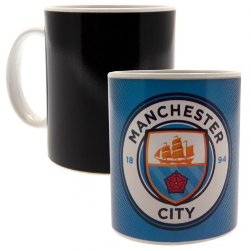 Sort krus med Manchester City FC-logo, der vises ved varme.