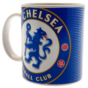 Chelsea FC krus med logo i blåt og hvidt, 325ml, med teksten "Chelsea Football Club".