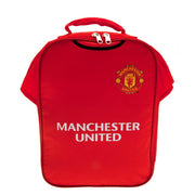 Rød frokosttaske med Manchester United logo, firkantet form, håndtag og lynlås med to pullere.
