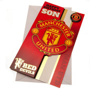 Fødselsdagskort med Manchester United-tema, teksten "Happy Birthday Son" og en grå kuvert bagved.